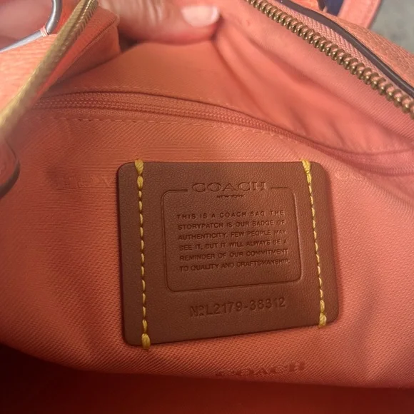 EUC coach pebble tote - authentic - Picture 6 of 11